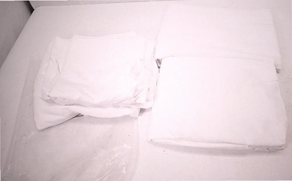Love's Cabin 6 Piece Sheet Set King Size Bedding White 4 Pillowcases 2 Sheets