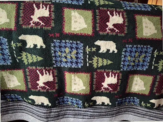 Pre-Owned Approx 48"x64" Rustic Cabin Themed Fleece Throw Blanket